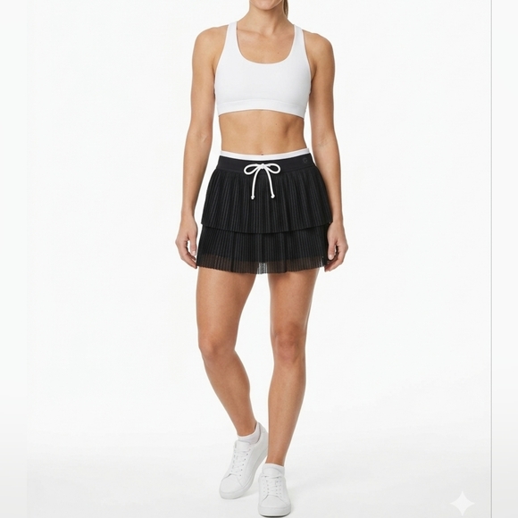 aerie Dresses & Skirts - NWT 💗 aerie 💗 Black Pleated Tiered Mini Skirt with White Drawstring